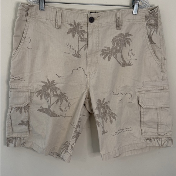 Berkley Jensen Beige 100% Cotton cargo shorts palm tree bird print in tan SZ 38” - Picture 1 of 9